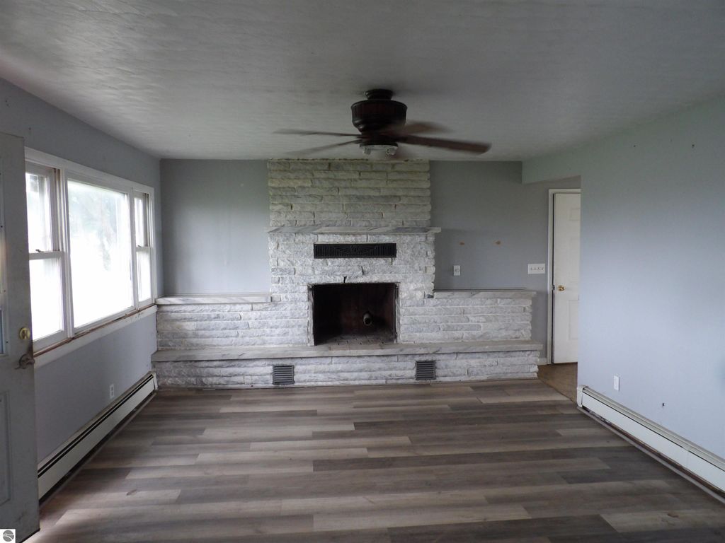 Image 6 of property listing at 11500 N State, St Louis, MI 48880