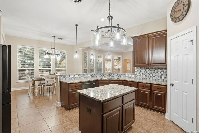 813 County Road 375, San Antonio, TX 78253