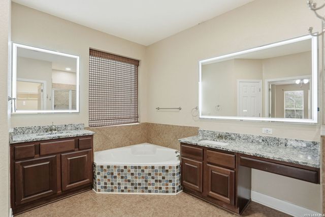 813 County Road 375, San Antonio, TX 78253