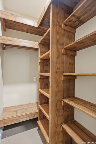 813 County Road 375, San Antonio, TX 78253