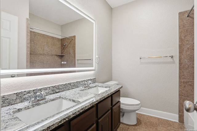 813 County Road 375, San Antonio, TX 78253