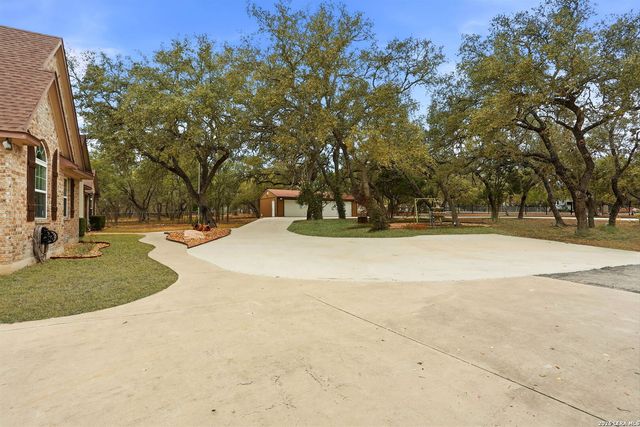 813 County Road 375, San Antonio, TX 78253