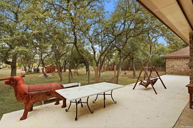 813 County Road 375, San Antonio, TX 78253