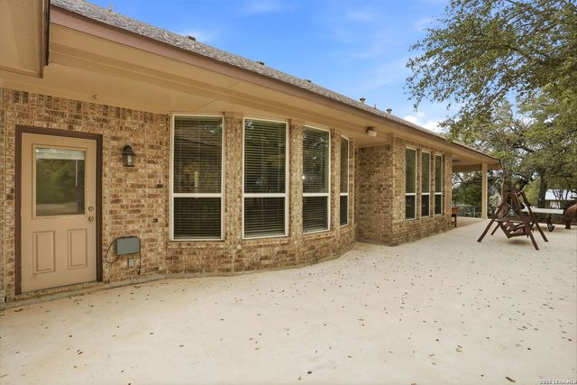 813 County Road 375, San Antonio, TX 78253