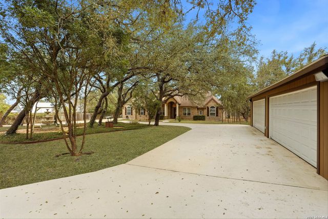 813 County Road 375, San Antonio, TX 78253