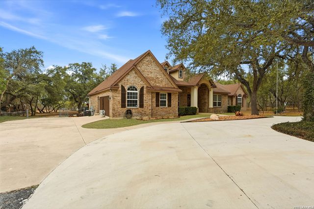 813 County Road 375, San Antonio, TX 78253