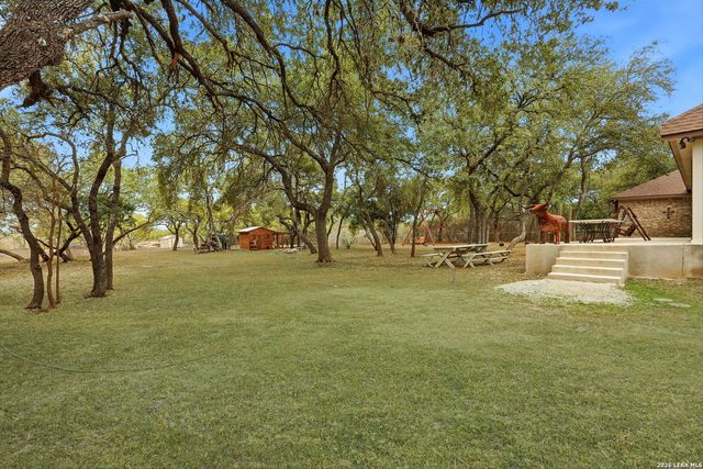 813 County Road 375, San Antonio, TX 78253