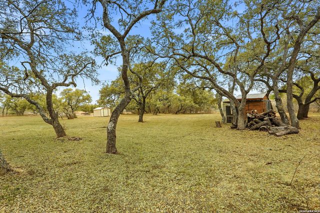 813 County Road 375, San Antonio, TX 78253