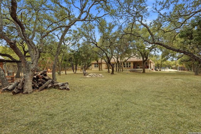 813 County Road 375, San Antonio, TX 78253