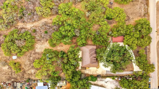 813 County Road 375, San Antonio, TX 78253