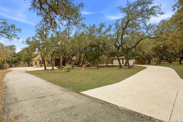 813 County Road 375, San Antonio, TX 78253