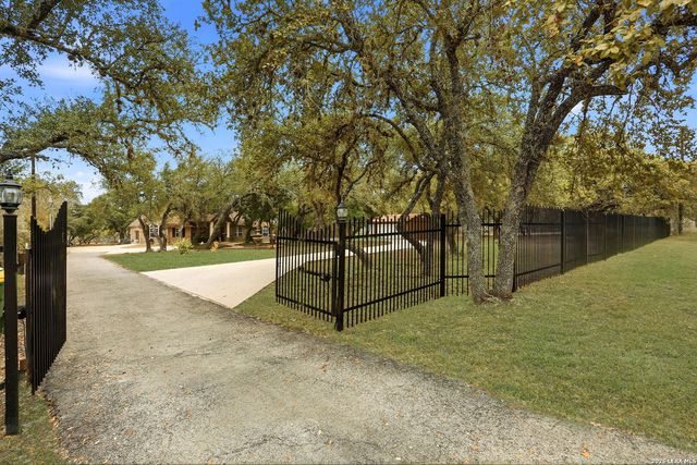 813 County Road 375, San Antonio, TX 78253