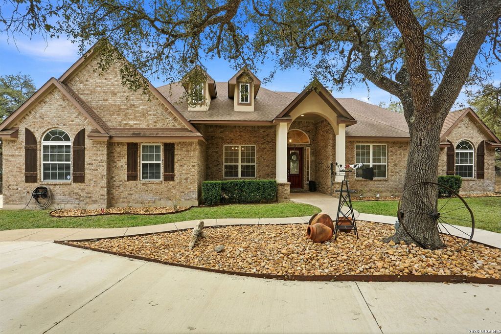 813 County Road 375, San Antonio, TX 78253
