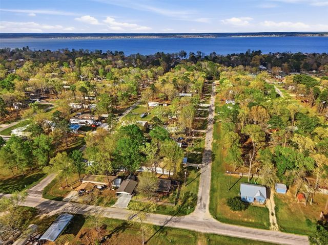 210 Nassau Lane, Point Blank, TX 77364