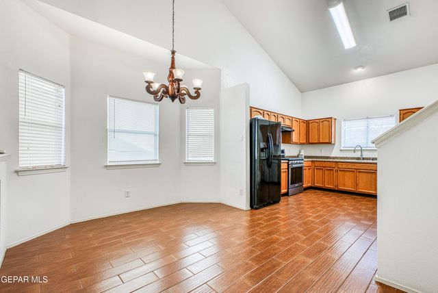 680 ALICE WALTER Court, El Paso, TX 79932