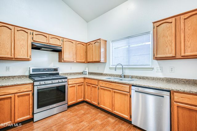 680 ALICE WALTER Court, El Paso, TX 79932