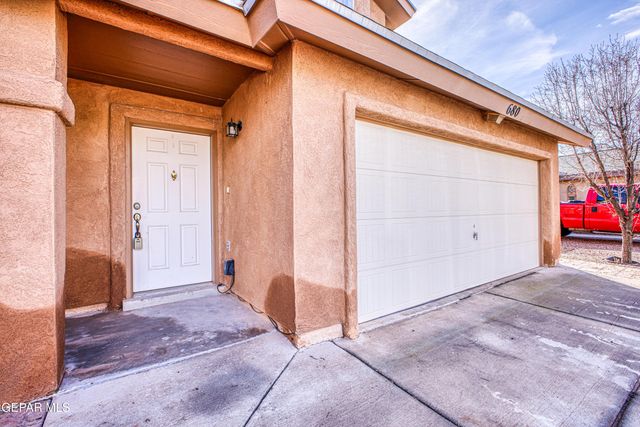 680 ALICE WALTER Court, El Paso, TX 79932
