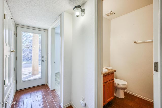 680 ALICE WALTER Court, El Paso, TX 79932