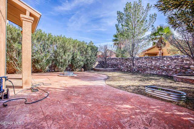 680 ALICE WALTER Court, El Paso, TX 79932
