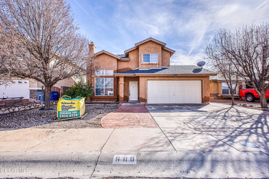 680 ALICE WALTER Court, El Paso, TX 79932