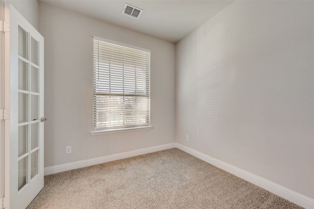 404 W Rochester Street, Terrell, TX 75160