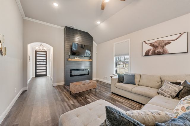 404 W Rochester Street, Terrell, TX 75160