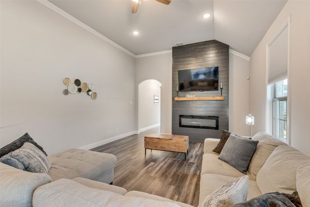 404 W Rochester Street, Terrell, TX 75160