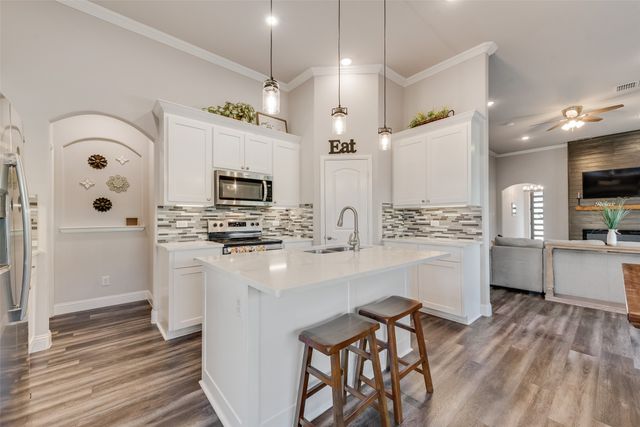 404 W Rochester Street, Terrell, TX 75160