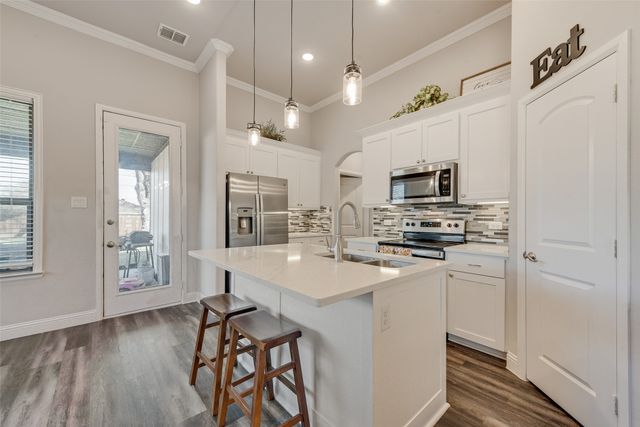 404 W Rochester Street, Terrell, TX 75160