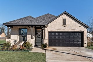 404 W Rochester Street, Terrell, TX 75160