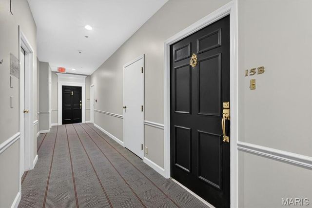 816 S Hanley Road 15B, Clayton, MO 63105