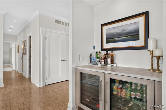 816 S Hanley Road 15B, Clayton, MO 63105