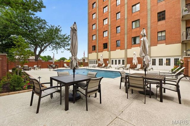 816 S Hanley Road 15B, Clayton, MO 63105