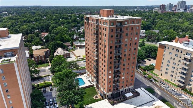 816 S Hanley Road 15B, Clayton, MO 63105