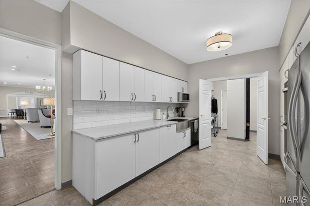 816 S Hanley Road 15B, Clayton, MO 63105