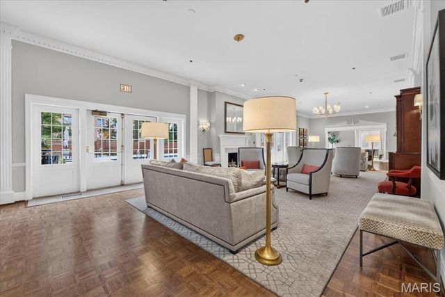 816 S Hanley Road 15B, Clayton, MO 63105