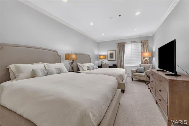 816 S Hanley Road 15B, Clayton, MO 63105