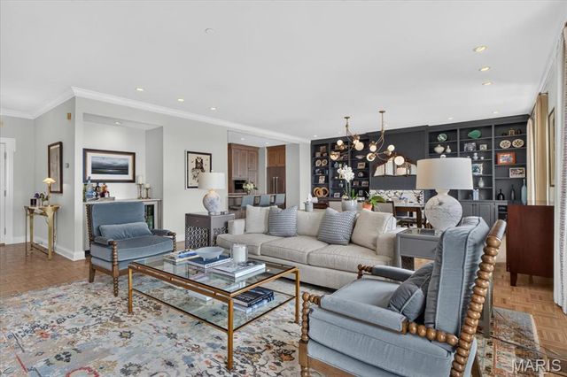 816 S Hanley Road 15B, Clayton, MO 63105