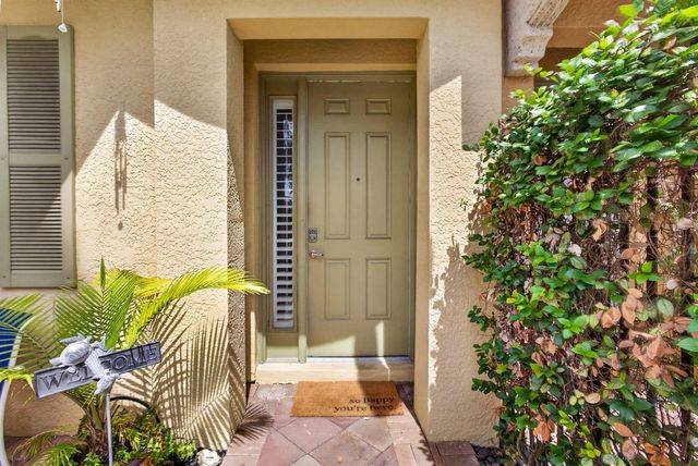 11812 Valencia Gardens Avenue, Palm Beach Gardens, FL 33410