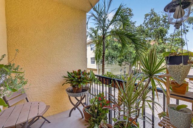 11812 Valencia Gardens Avenue, Palm Beach Gardens, FL 33410