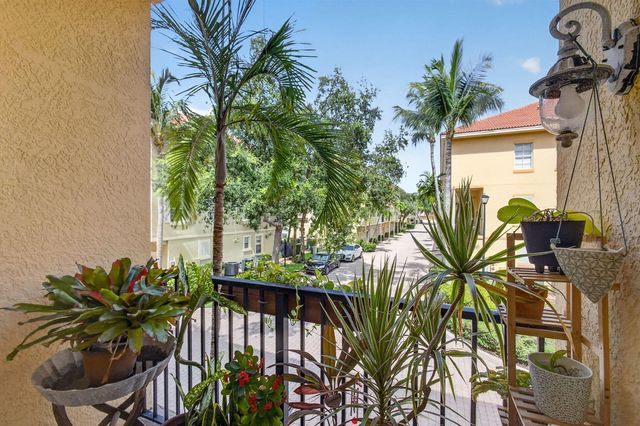 11812 Valencia Gardens Avenue, Palm Beach Gardens, FL 33410