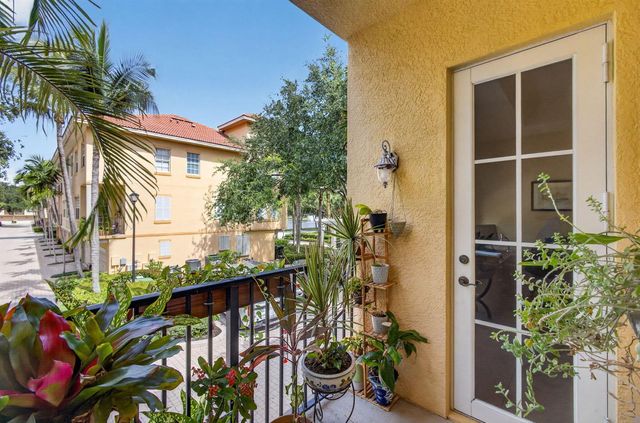 11812 Valencia Gardens Avenue, Palm Beach Gardens, FL 33410