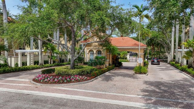 11812 Valencia Gardens Avenue, Palm Beach Gardens, FL 33410