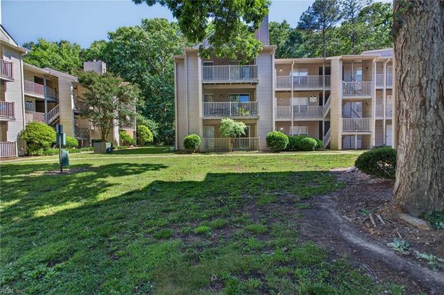 560 Candle Ln Apt 104, Newport News, VA 23608