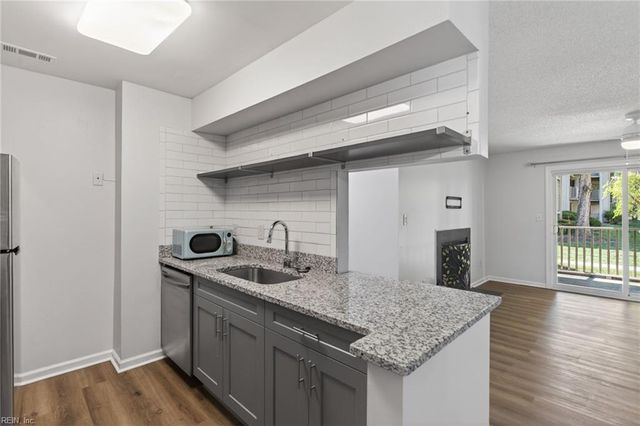 560 Candle Ln Apt 104, Newport News, VA 23608