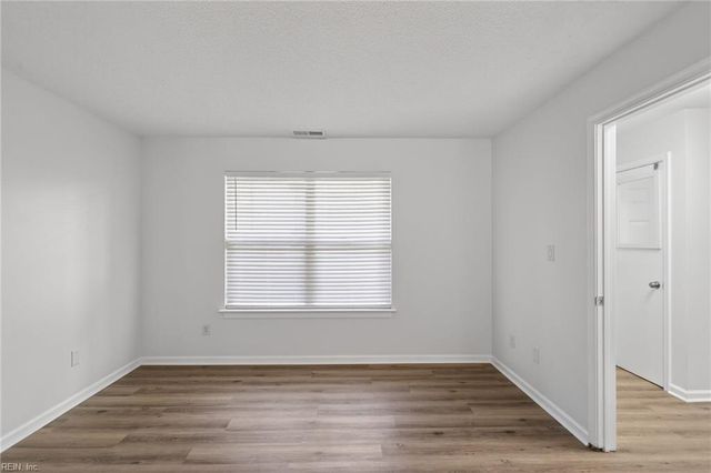 560 Candle Ln Apt 104, Newport News, VA 23608