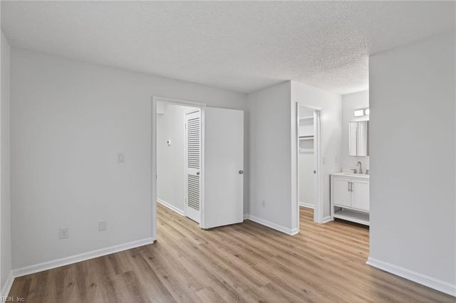 560 Candle Ln Apt 104, Newport News, VA 23608