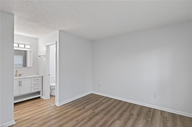560 Candle Ln Apt 104, Newport News, VA 23608