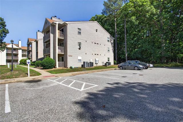 560 Candle Ln Apt 104, Newport News, VA 23608