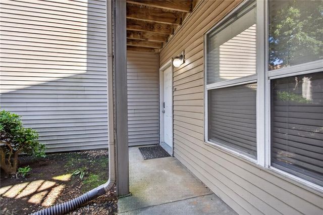 560 Candle Ln Apt 104, Newport News, VA 23608